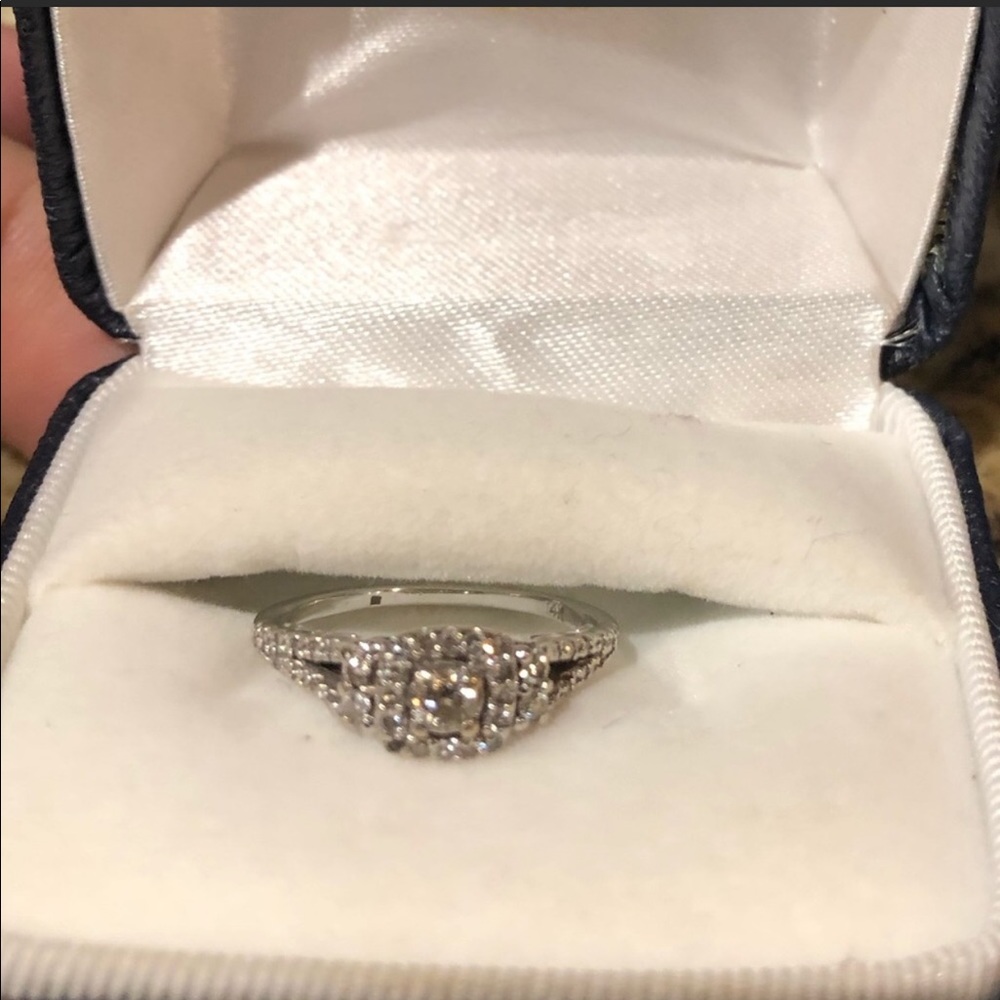 Vera wang beautiful diamond ring💎💎💎